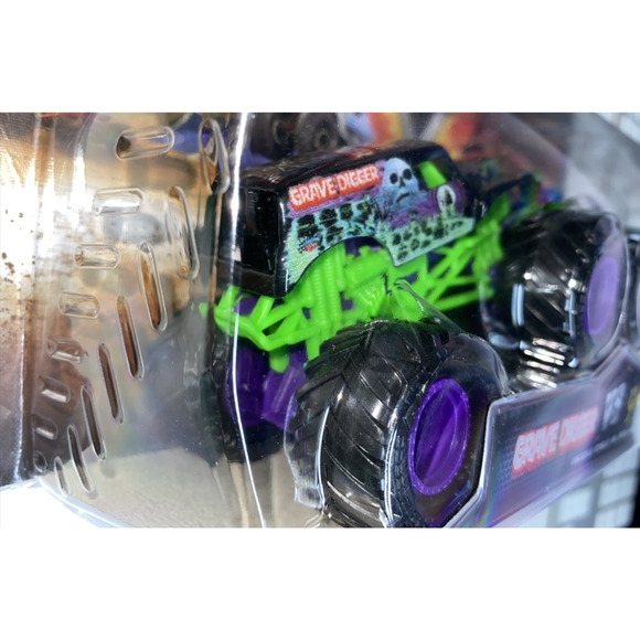 Monster Jam 1:64 Scale Grave Digger vs Grave Digger The Legend 2 Pcs Toy Set - Picture 8 of 8
